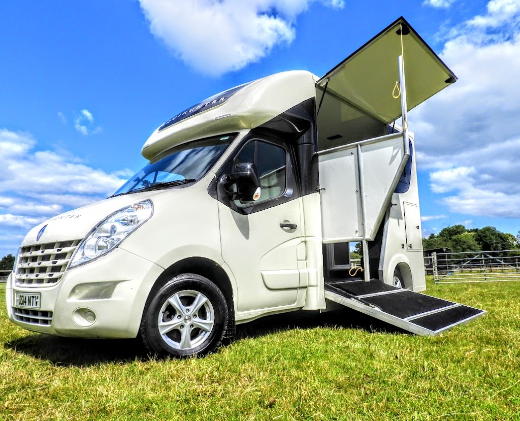 Used Equihunter Aurora 3.5 Tonne Two Stall Horsebox For Sale